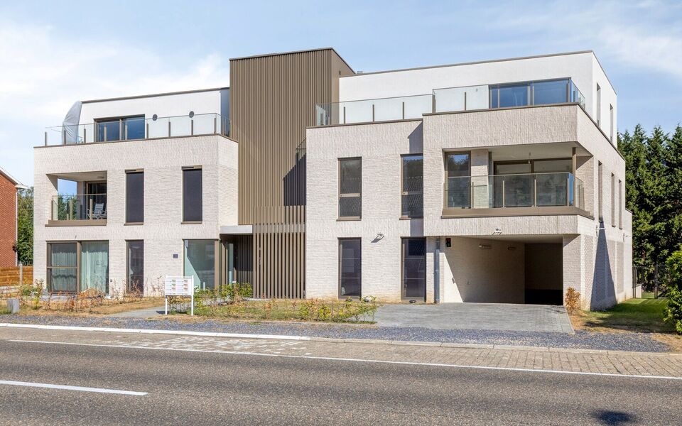Op zoek naar een ruim appartement met twee slaapkamers, royale buitenruimtes en een uitstekende bereikbaarheid? Dan is dit recente appartement aan de Leuvensesteenweg 209 in Aarschot zeker een bezoek waard.

Het appartement bevindt zich op de eerste verdi
