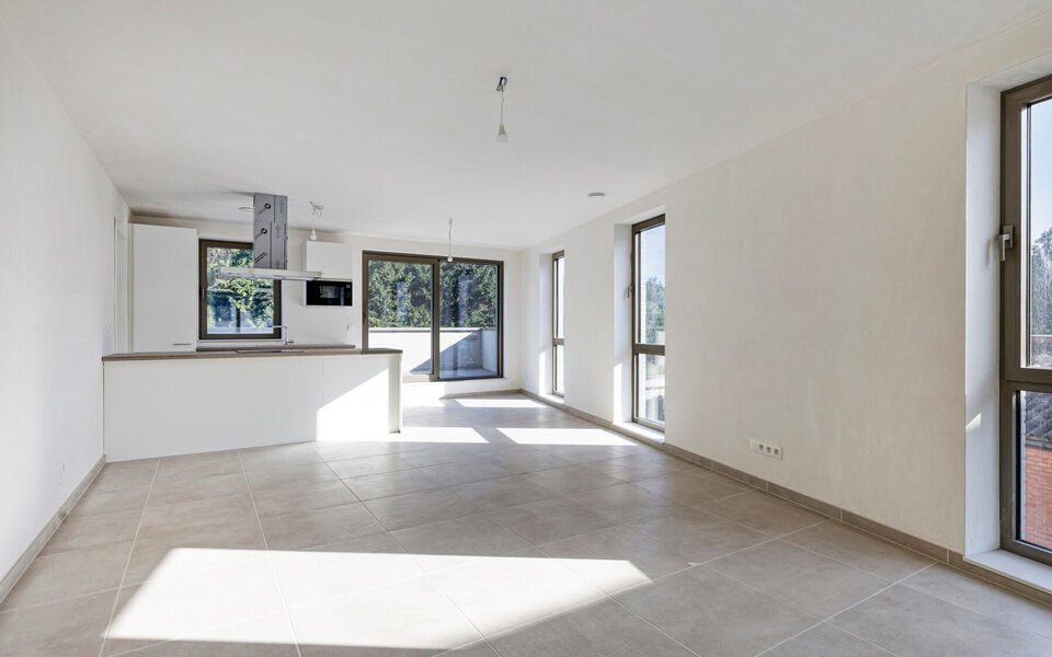 Op zoek naar een ruim appartement met twee slaapkamers, royale buitenruimtes en een uitstekende bereikbaarheid? Dan is dit recente appartement aan de Leuvensesteenweg 209 in Aarschot zeker een bezoek waard.

Het appartement bevindt zich op de eerste verdi