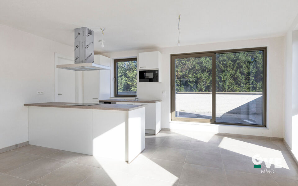 Op zoek naar een ruim appartement met twee slaapkamers, royale buitenruimtes en een uitstekende bereikbaarheid? Dan is dit recente appartement aan de Leuvensesteenweg 209 in Aarschot zeker een bezoek waard.

Het appartement bevindt zich op de eerste verdi