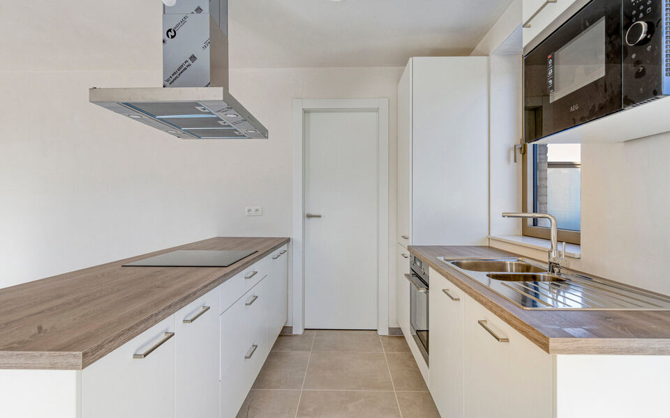 Op zoek naar een ruim appartement met twee slaapkamers, royale buitenruimtes en een uitstekende bereikbaarheid? Dan is dit recente appartement aan de Leuvensesteenweg 209 in Aarschot zeker een bezoek waard.

Het appartement bevindt zich op de eerste verdi