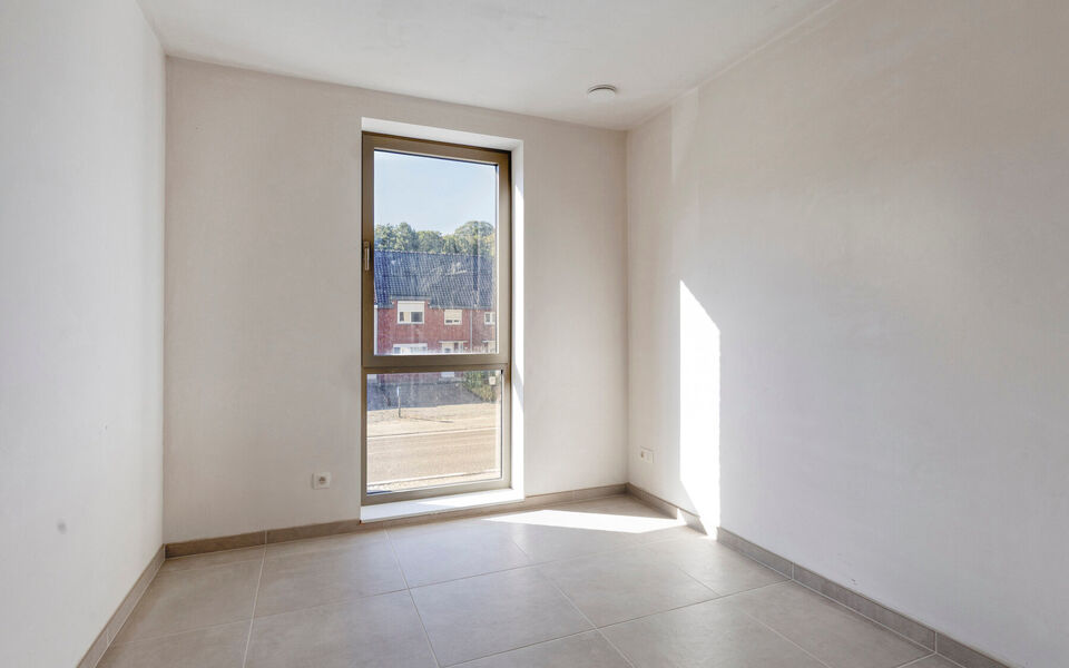 Op zoek naar een ruim appartement met twee slaapkamers, royale buitenruimtes en een uitstekende bereikbaarheid? Dan is dit recente appartement aan de Leuvensesteenweg 209 in Aarschot zeker een bezoek waard.

Het appartement bevindt zich op de eerste verdi