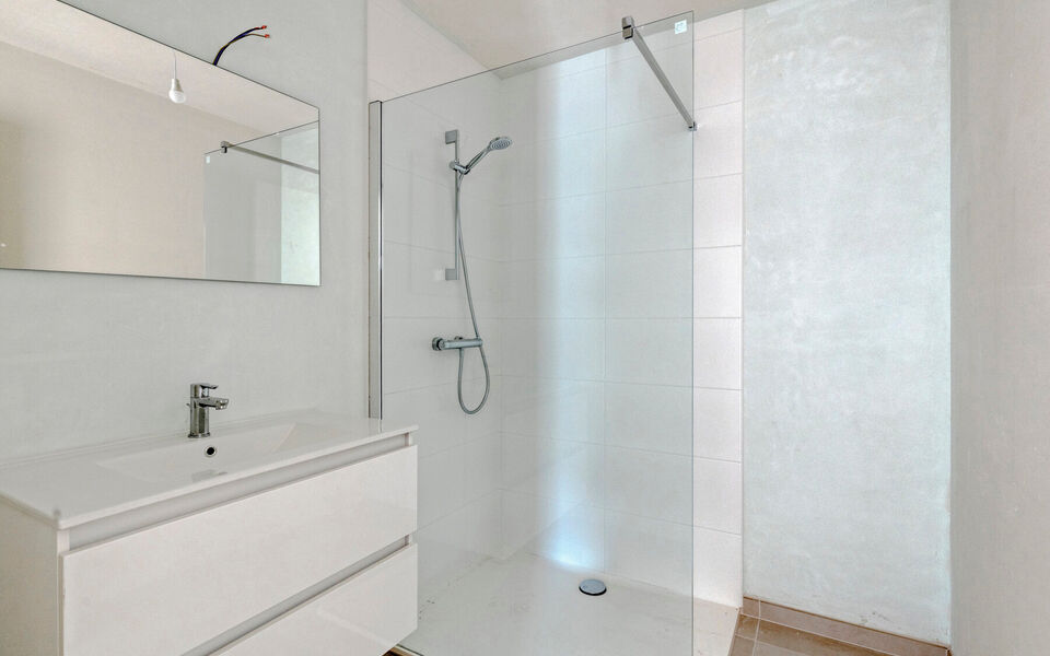 Op zoek naar een ruim appartement met twee slaapkamers, royale buitenruimtes en een uitstekende bereikbaarheid? Dan is dit recente appartement aan de Leuvensesteenweg 209 in Aarschot zeker een bezoek waard.

Het appartement bevindt zich op de eerste verdi
