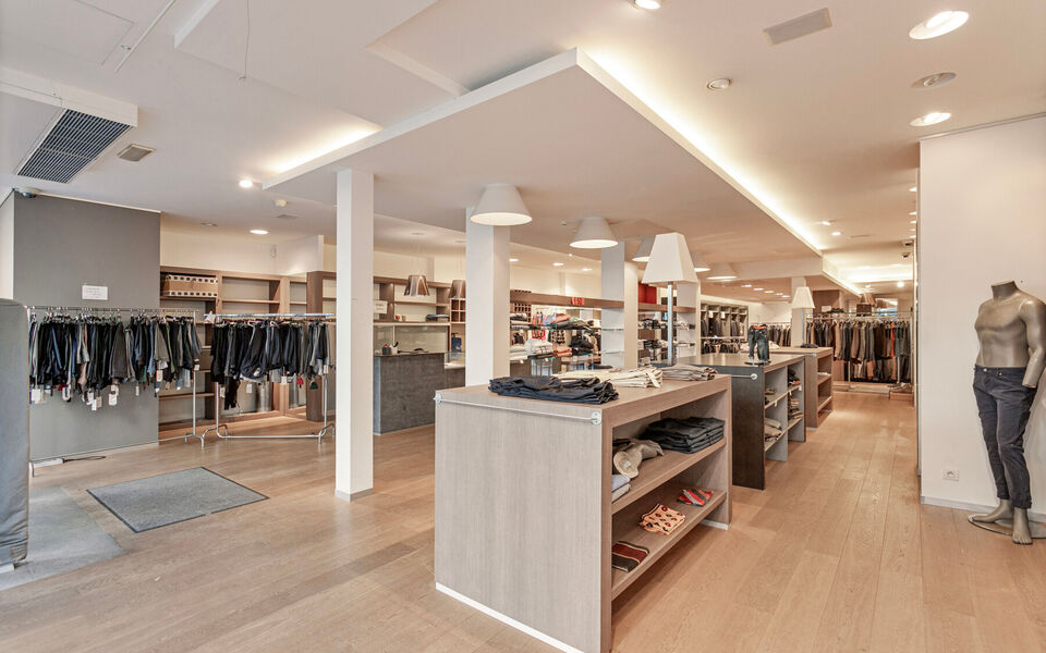 Commerci&euml;le building te huur in Tienen