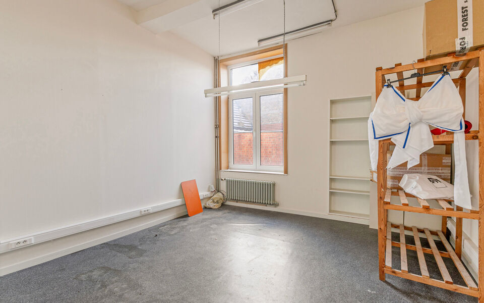 Commerci&euml;le building te koop in Tienen