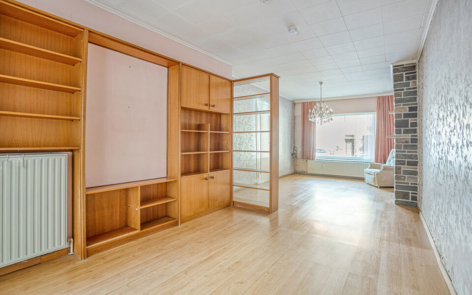 Te renoveren woning met veel potentieel op topligging in Aarschot
Op zoek naar een woning met karakter én tal van mogelijkheden? Dan is deze gezinswoning op de Leuvensesteenweg 20 te Aarschot absoluut een bezoek waard!
Deze woning is centraal gelegen, op