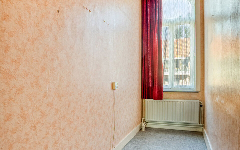 Te renoveren woning met veel potentieel op topligging in Aarschot
Op zoek naar een woning met karakter én tal van mogelijkheden? Dan is deze gezinswoning op de Leuvensesteenweg 20 te Aarschot absoluut een bezoek waard!
Deze woning is centraal gelegen, op