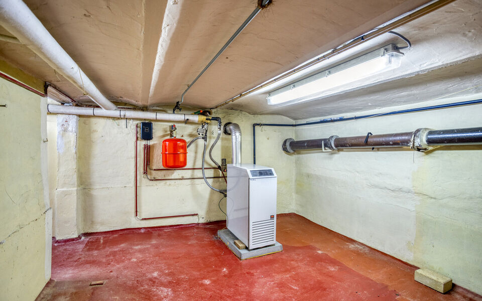 Te renoveren woning met veel potentieel op topligging in Aarschot
Op zoek naar een woning met karakter én tal van mogelijkheden? Dan is deze gezinswoning op de Leuvensesteenweg 20 te Aarschot absoluut een bezoek waard!
Deze woning is centraal gelegen, op