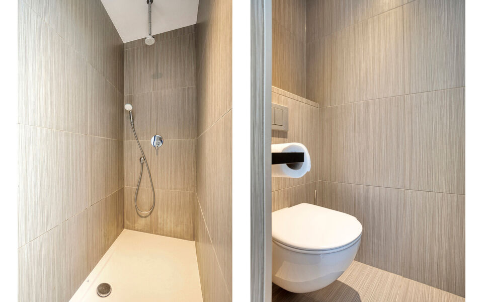 Ben je op zoek naar een woning met karakter &eacute;n mogelijkheden?
Dan is deze open bebouwing in het landelijke Kortenaken absoluut het ontdekken waard.

Deze charmante woning (ca. 214 m&sup2;), oorspronkelijk gebouwd rond 1907 en nadien stapsgewijs gerenoveerd, 