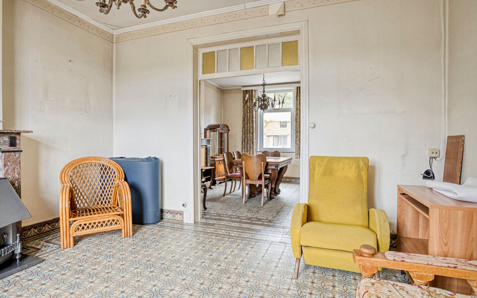 Bent u op zoek naar een woning met karakter, ruimte en potentieel? Dan is deze vrijstaande woning in Gelrode beslist een bezoek waard.

Deze eigendom bevindt zich op een perceel van maar liefst 3.360 m&sup2; en biedt een unieke kans voor wie een woning volled
