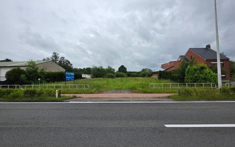 Bent u op zoek naar een mooie bouwgrond in Aarschot én wilt u meteen een idee krijgen van de mogelijke bebouwing? Op dit perceel van 814 m² werd reeds een aantrekkelijk woningconcept uitgewerkt door een ervaren sleutel-op-de-deurbouwer.
Het voorgesteld