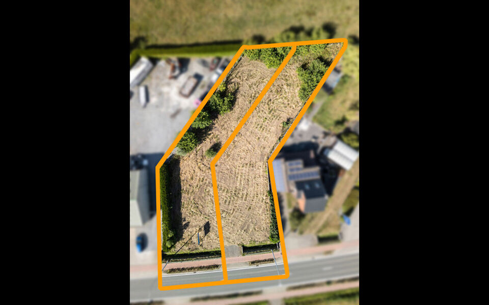 Bent u op zoek naar een mooie bouwgrond in Aarschot én wilt u meteen een idee krijgen van de mogelijke bebouwing? Op dit perceel van 814 m² werd reeds een aantrekkelijk woningconcept uitgewerkt door een ervaren sleutel-op-de-deurbouwer.
Het voorgesteld