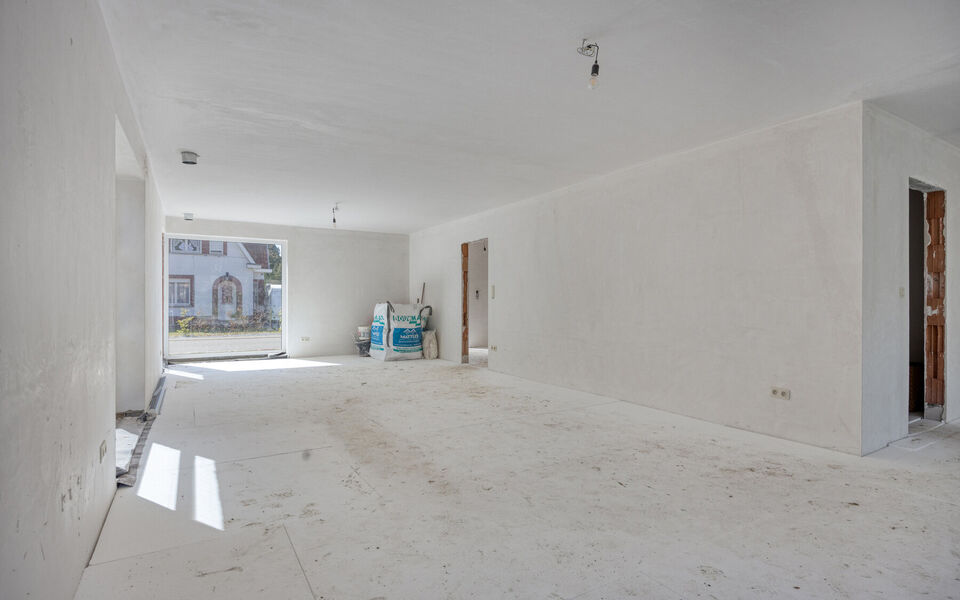 In een rustige, groene omgeving in Averbode vind je deze energiezuinige halfopen nieuwbouwwoning, momenteel ca. 80% afgewerkt. Ideaal voor wie nog eigen keuzes wil maken in afwerking, zonder het volledige nieuwbouwtraject te doorlopen.

De woning ligt op 