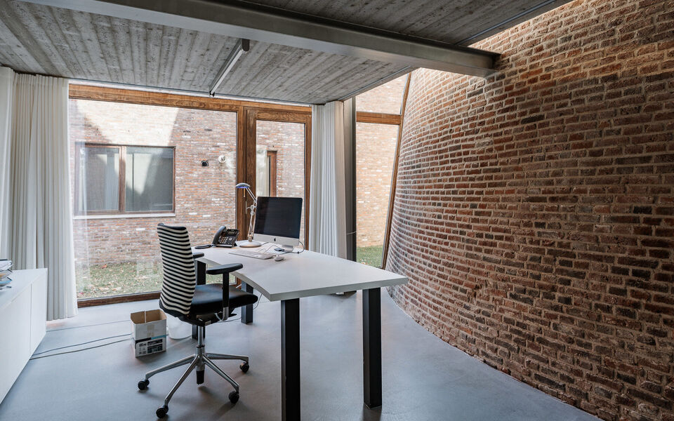 Kantoorgebouw te koop in Begijnendijk