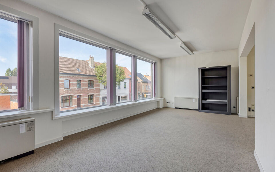 Kantoorgebouw te koop in Steenokkerzeel