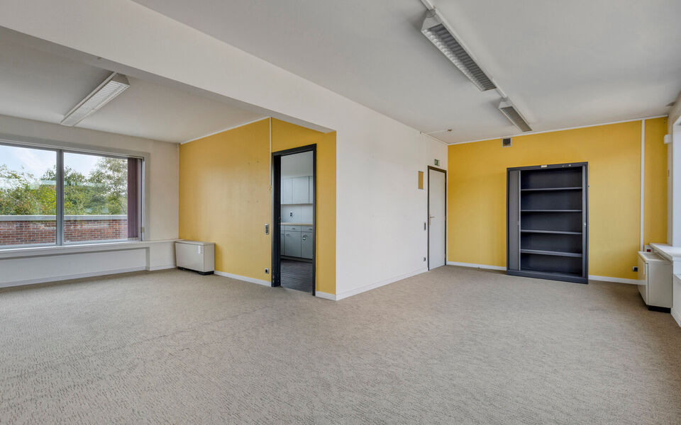 Kantoorgebouw te koop in Steenokkerzeel